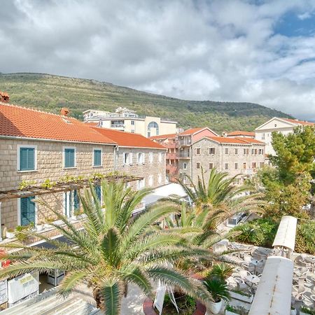 Symphony Apartments Street View Petrovac Exteriör bild